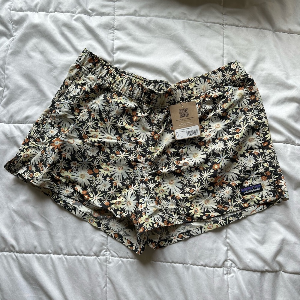 Patagonia 2 1/2” Barely Baggies in Women’s M